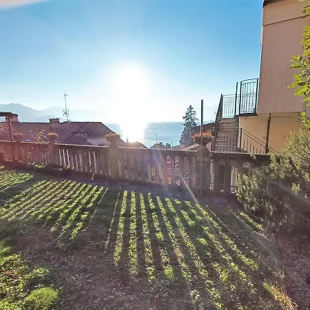 Charming By With Scenic Trails בית נופש *