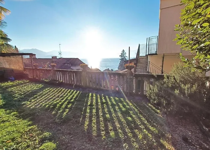 Charming By With Scenic Trails 別荘 *