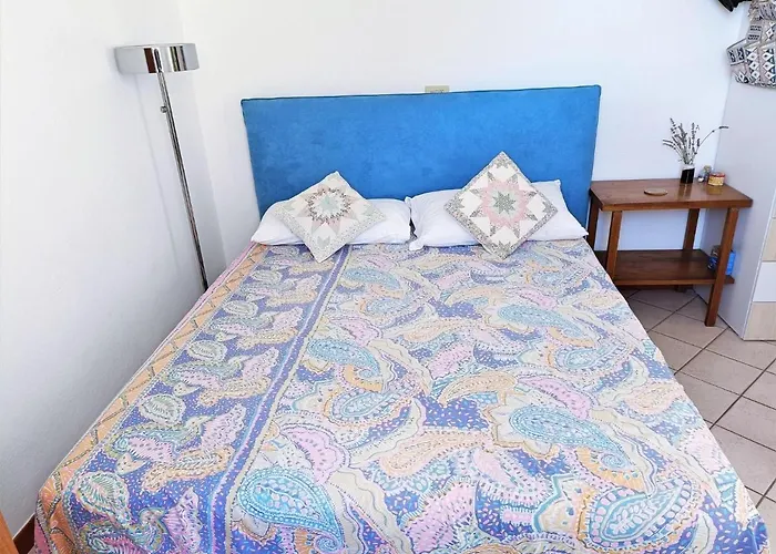 Charming By With Scenic Trails בית נופש